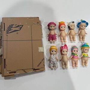 Acrylic case + authentic Sonny angel (8)